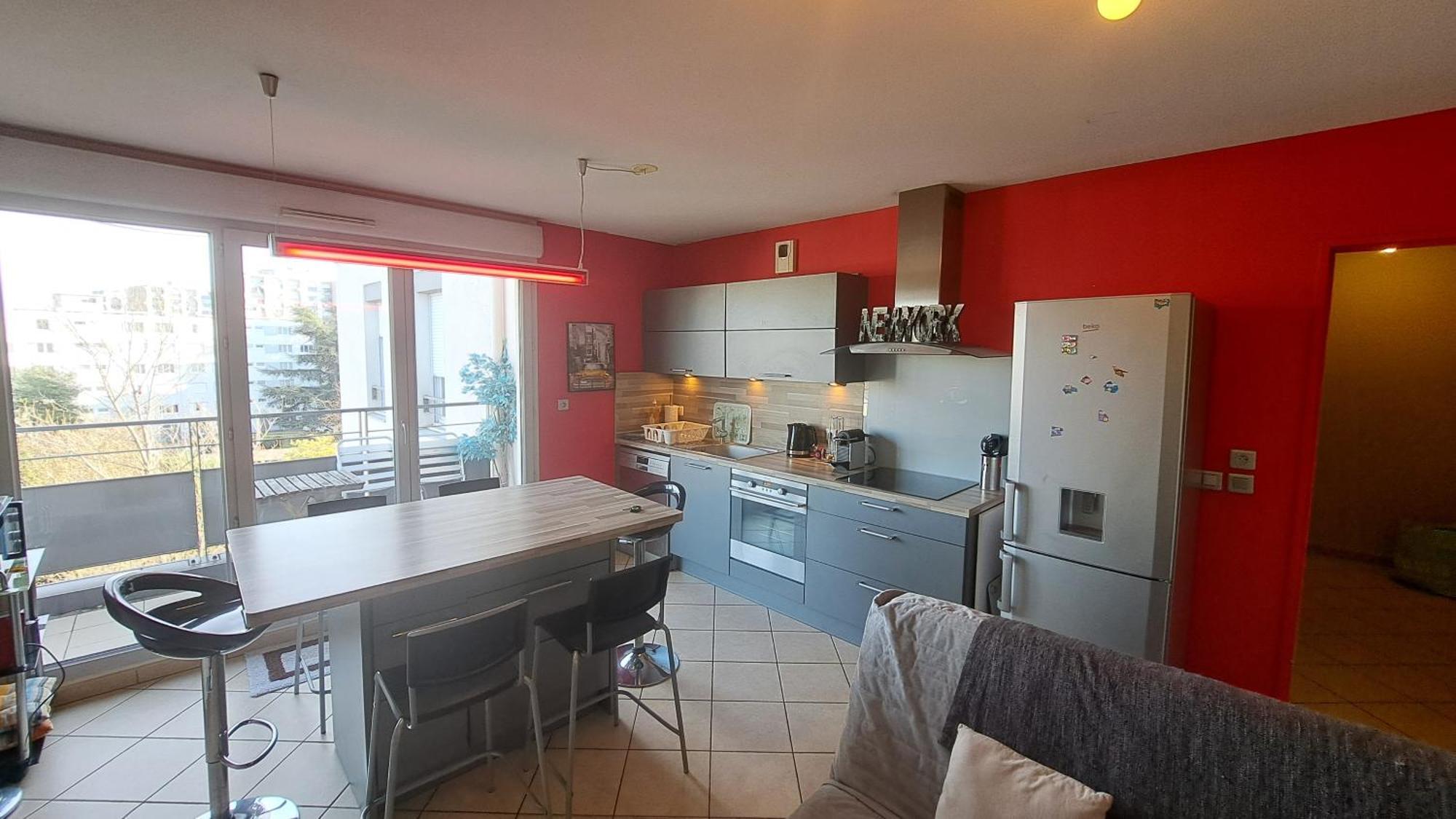 Appartement Cosy 3 Pieces Avec Garage Privatif Сен-Приест Екстериор снимка